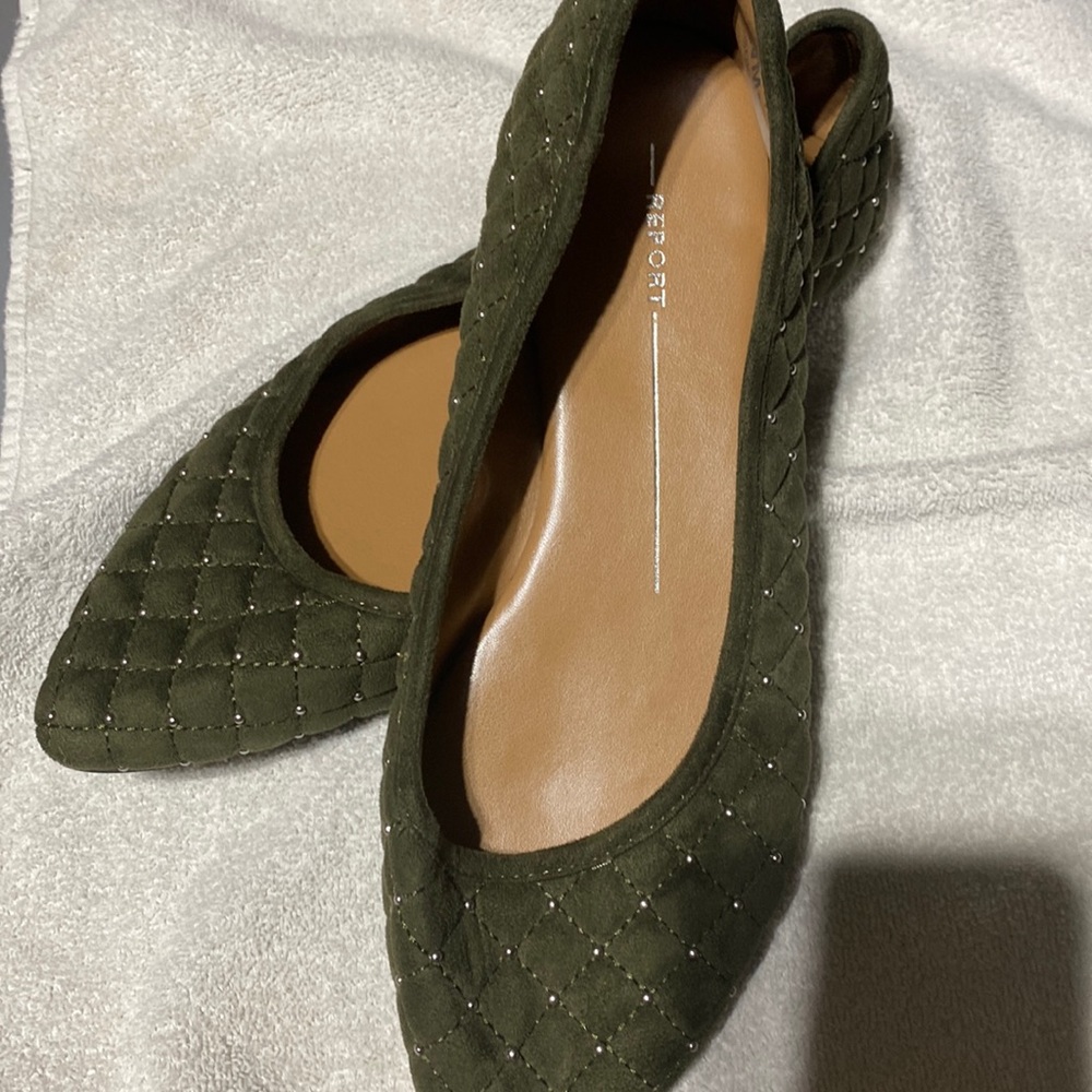 Report flat ballet shoes